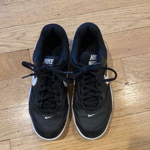 nike tennis sneakers